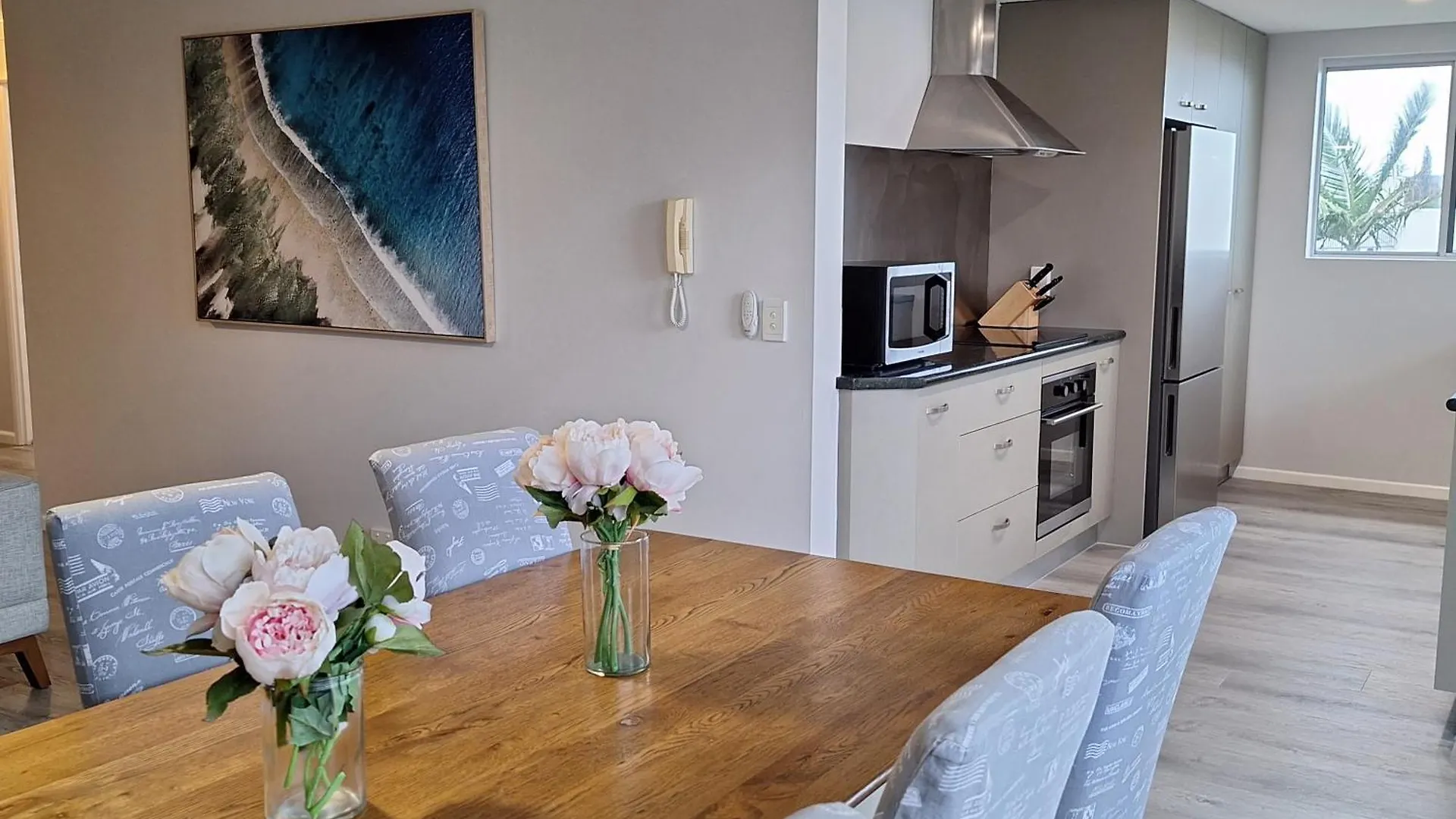 Kings Beachside Escape Spacious Apartment Centrally Located Caloundra Australia