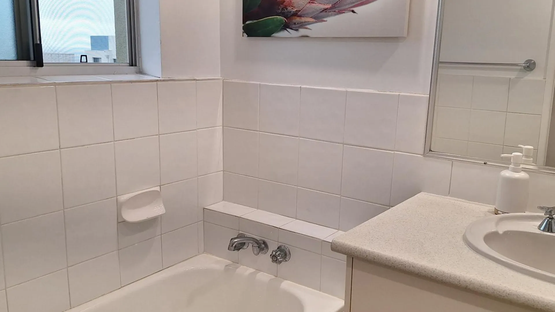 Kings Beachside Escape Spacious Apartment Centrally Located Caloundra