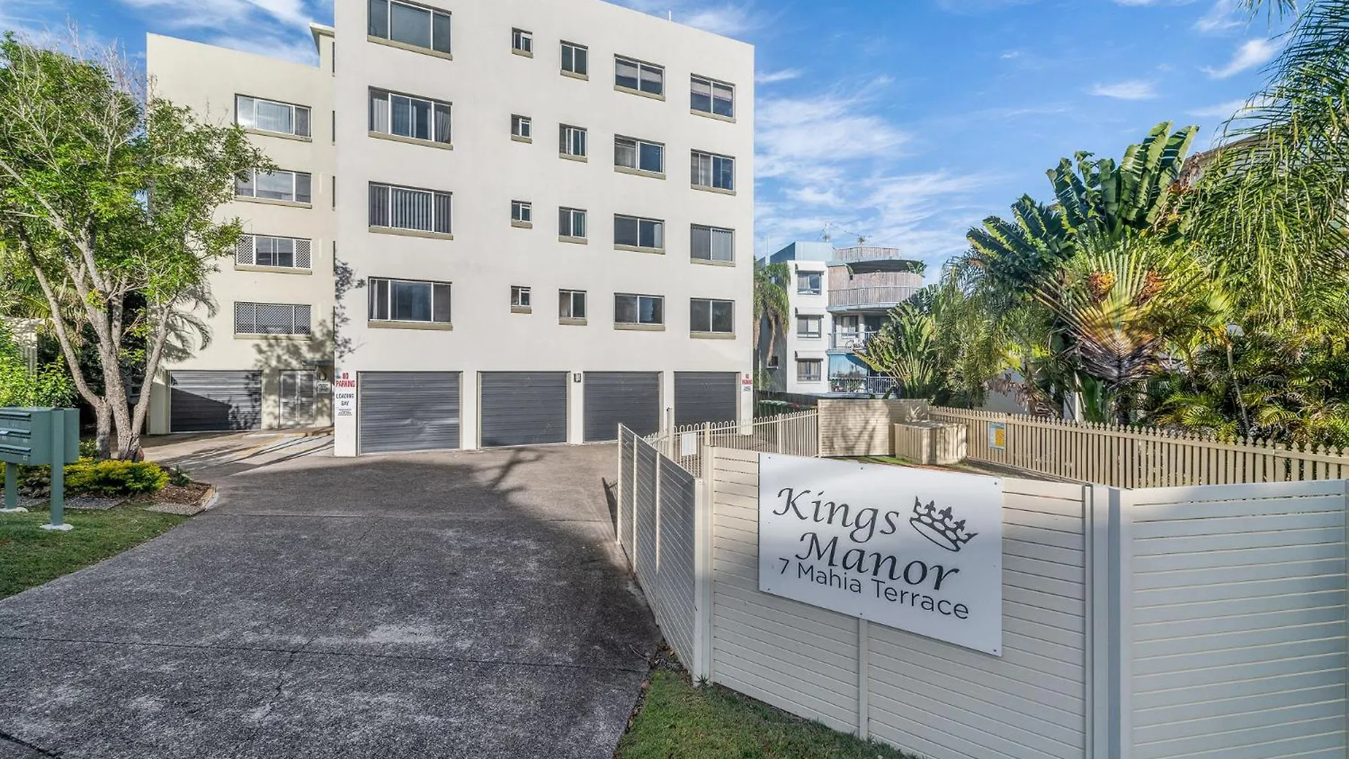 Kings Beachside Escape Spacious Apartment Centrally Located Caloundra
