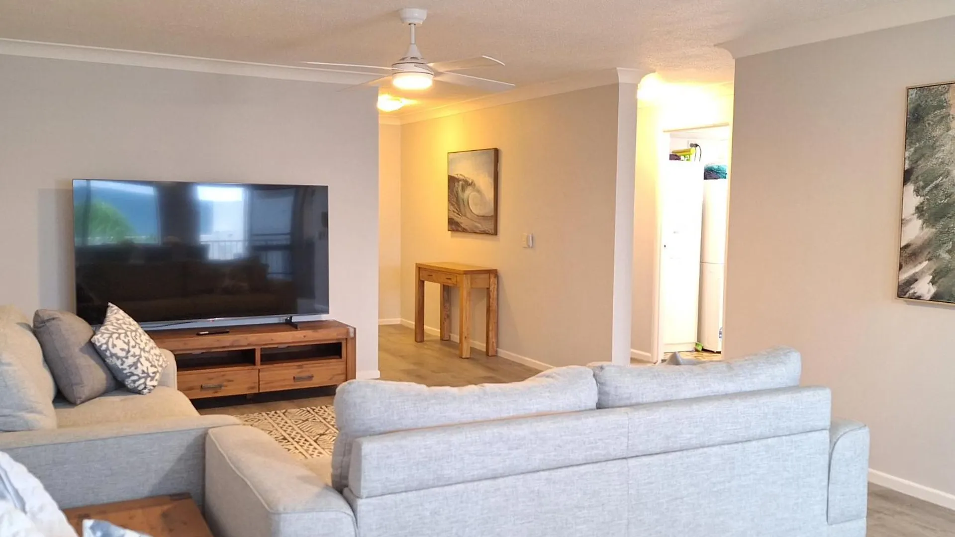 Kings Beachside Escape Spacious Apartment Centrally Located Caloundra