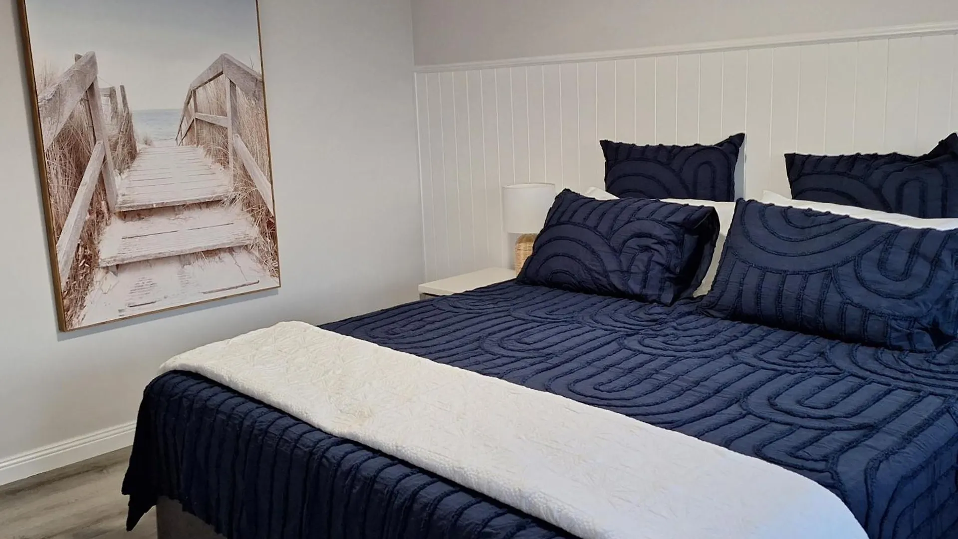 Kings Beachside Escape Spacious Apartment Centrally Located Caloundra