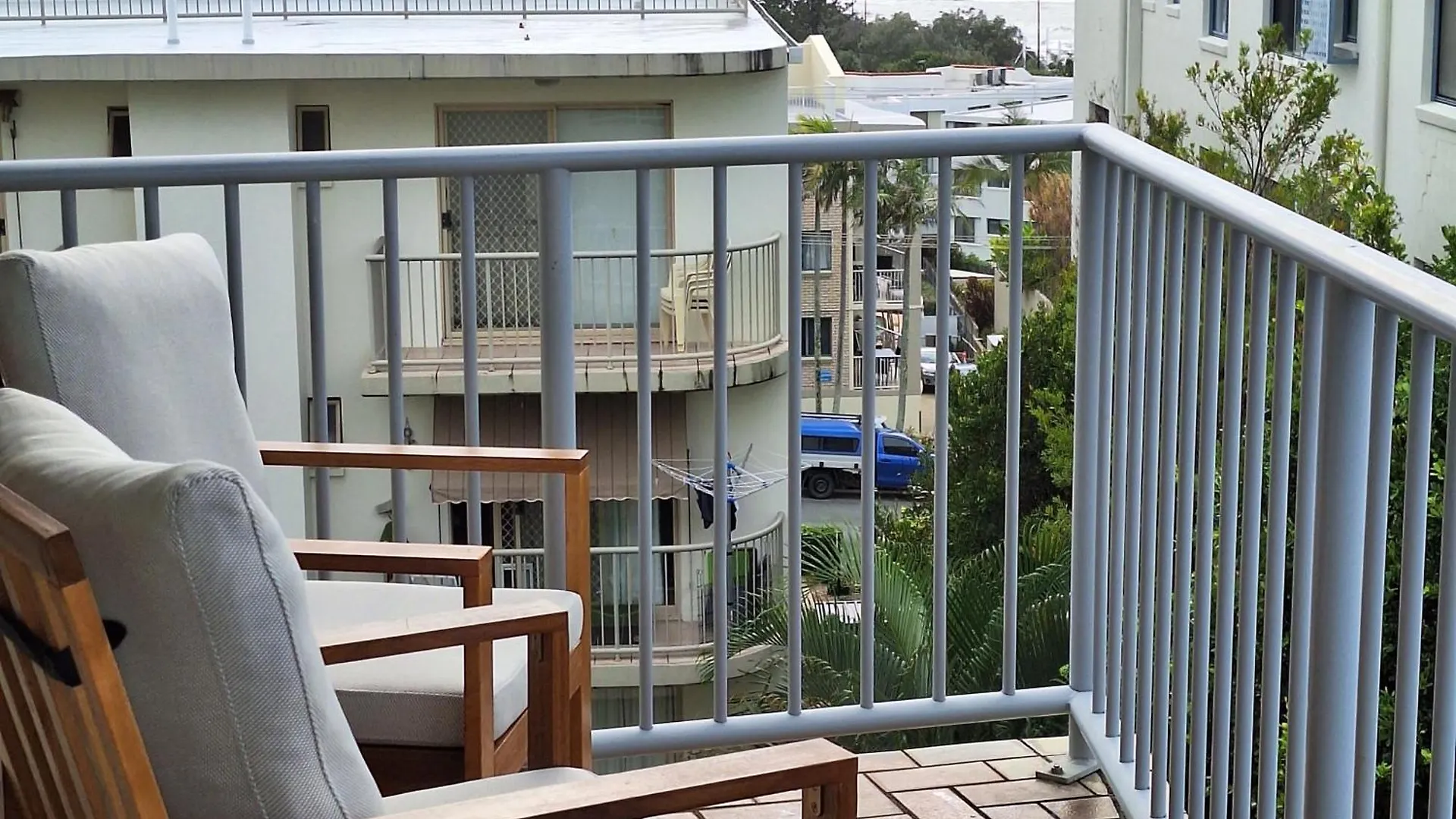Kings Beachside Escape Spacious Apartment Centrally Located Caloundra